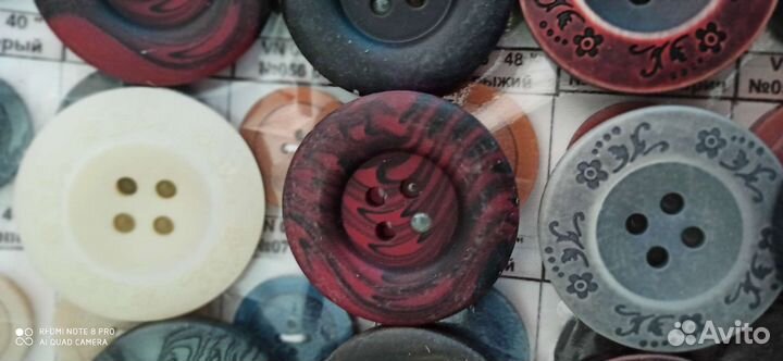 Пуговицы 12шт,большие,разные по цвету