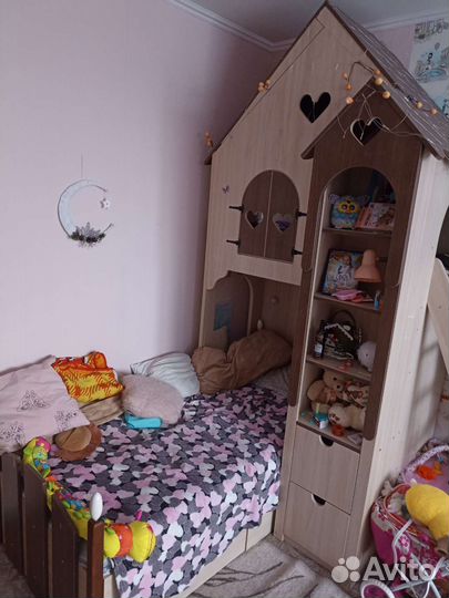 Двухъярусная кровать дом