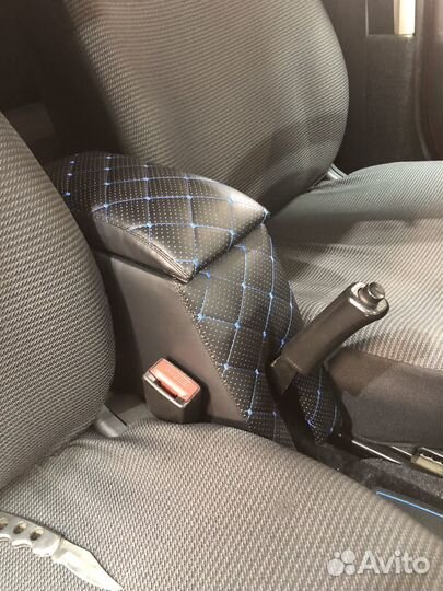 Подлокотник LADA granta