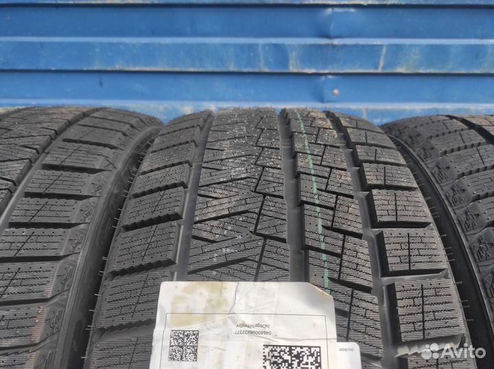 Habilead SnowShoes AW33 245/40 R18 и 265/35 R18 97V