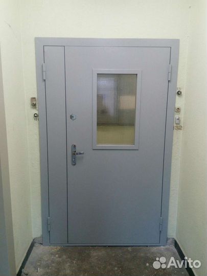 Входные тамбурные двери на площадке