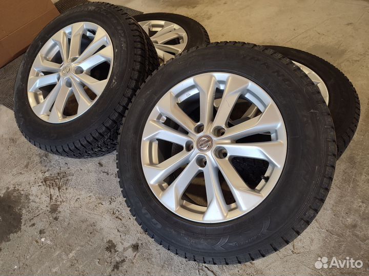 Комлект зимних колес R17 225/65 Nissan x-trail