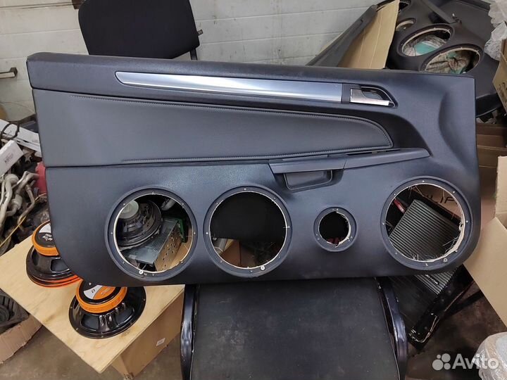 Обшивка двери подиумы Opel Astra H GTC Купе