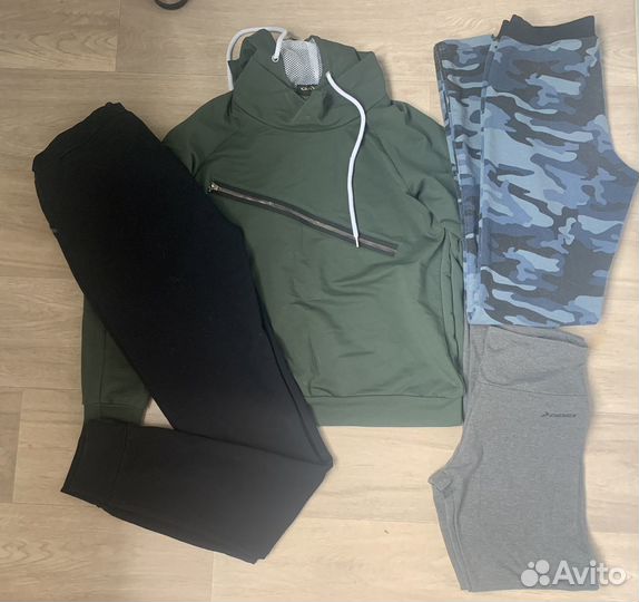 Продаю два пакета вещей