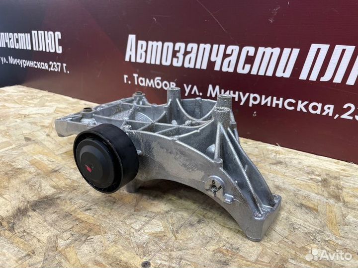 Кронштейн генератора LADA X-Ray Cross