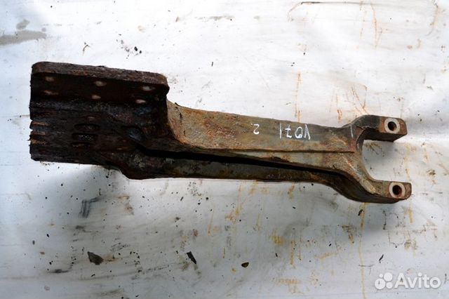 Кронштейн реактивной тяги, ведущего моста,левый vo