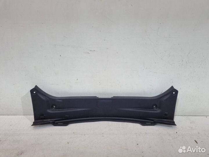 Накладка замка багажника Toyota Camry V70 2018