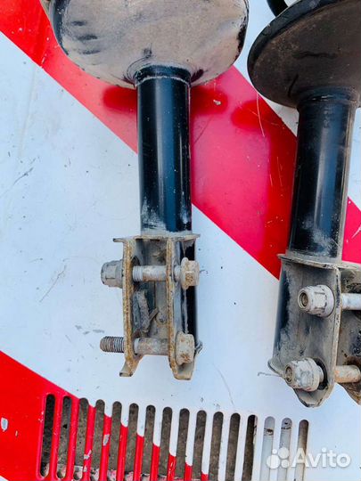 Передние стойки renault sandero