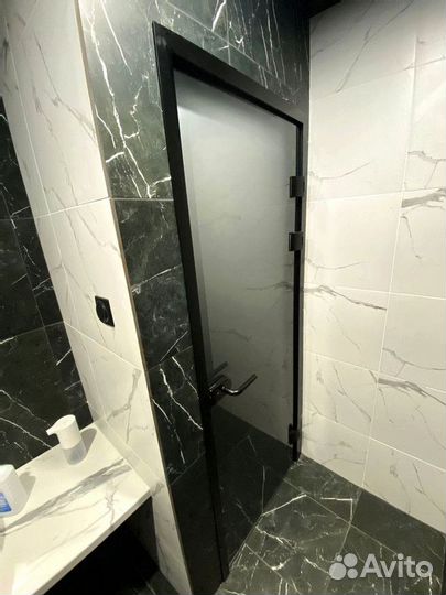 Стеклянная дверь по индивидуальным размерам