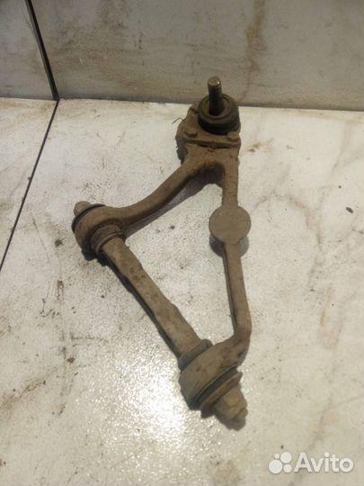 Рычаг передний правый верхний Chevrolet Niva 21236