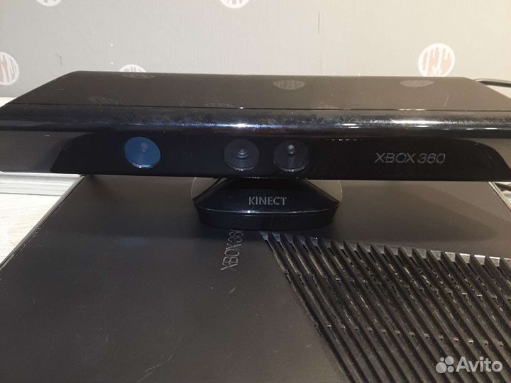 Xbox 360 с 2 джойстиками и играми