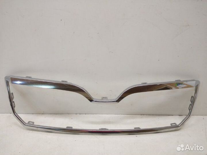 Молдинг решетки радиатора передний Skoda Superb 2