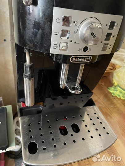 Кофемашина delonghi magnifica s
