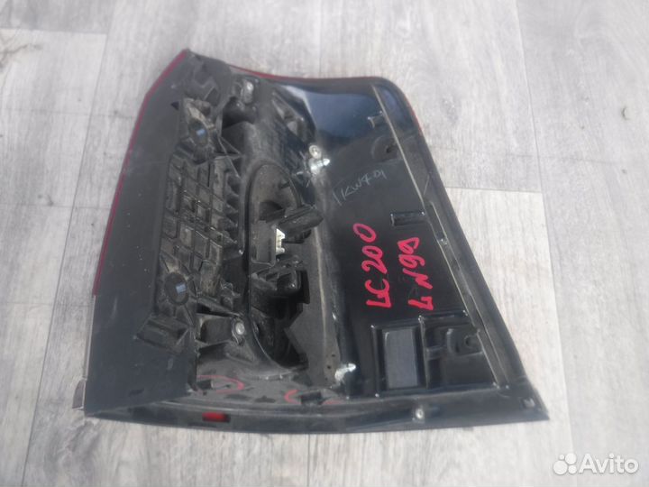 Фонарь левый №99 Toyota Land Cruiser 200 2017