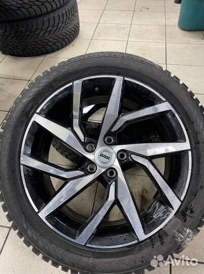 Nokian Tyres Hakkapeliitta 9 235/45 R18