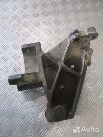 Кронштейн усилителя бампера правый Scania 1431602