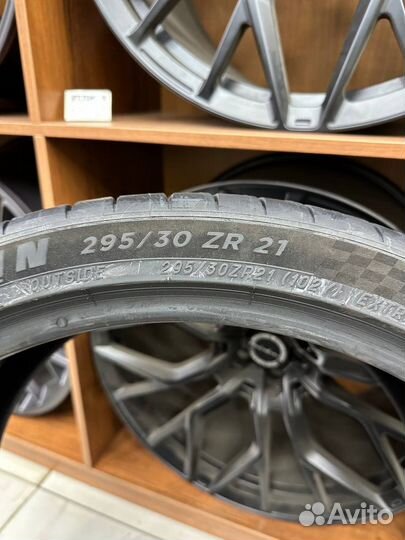 Michelin Pilot Sport 4 S 285/30 R21 и 295/30 R21 100Y