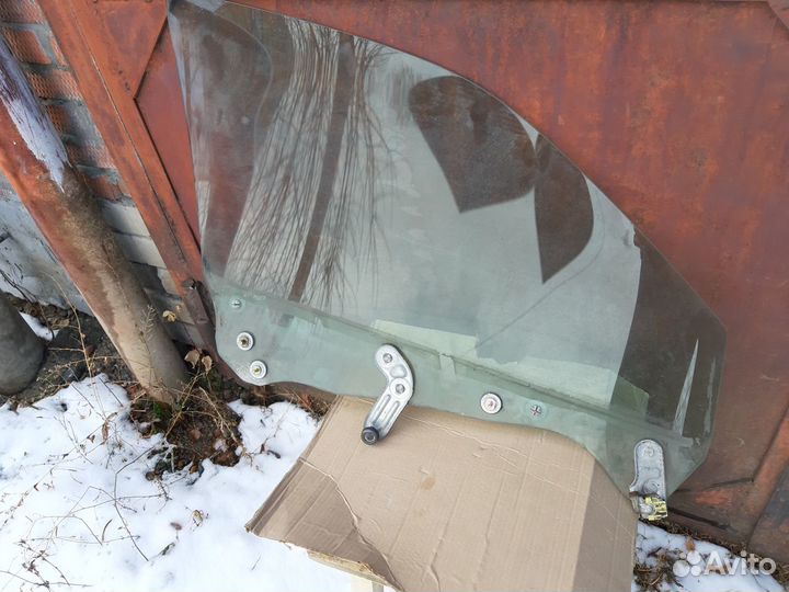 Стекла дверей Subaru Impreza GD (конь)