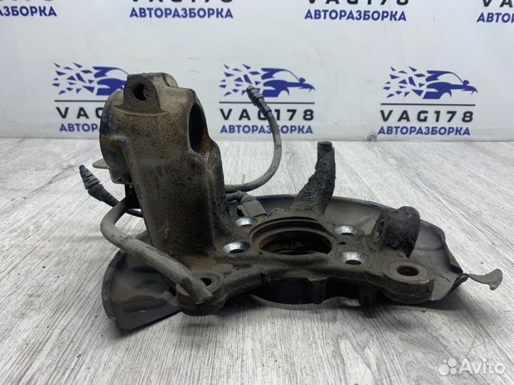 Кулак поворотный передний правый Skoda Octavia A5