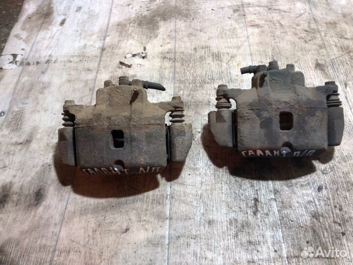 Суппорт тормозной передний Mitsubishi Galant EA 8