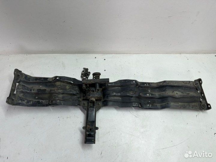 Крепление запасного колеса Toyota Land Cruiser 200