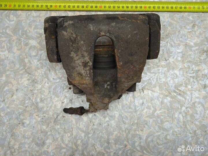 Суппорт передний левый Ford Focus 3 pnda 2012