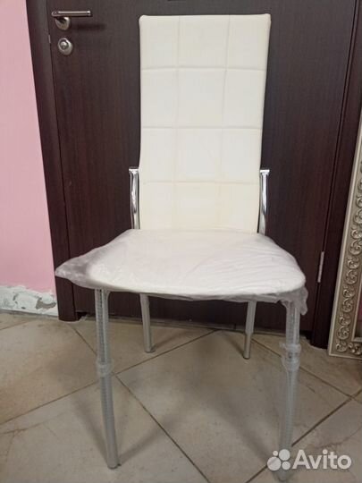Стулья кухонные в количестве 4-х штук