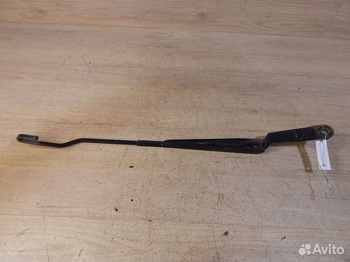 Поводок дворника левый Vw Golf 4 / Vw Bora