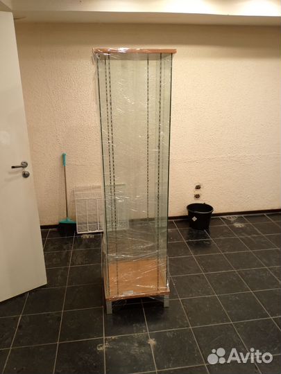 Стеклянная витрина