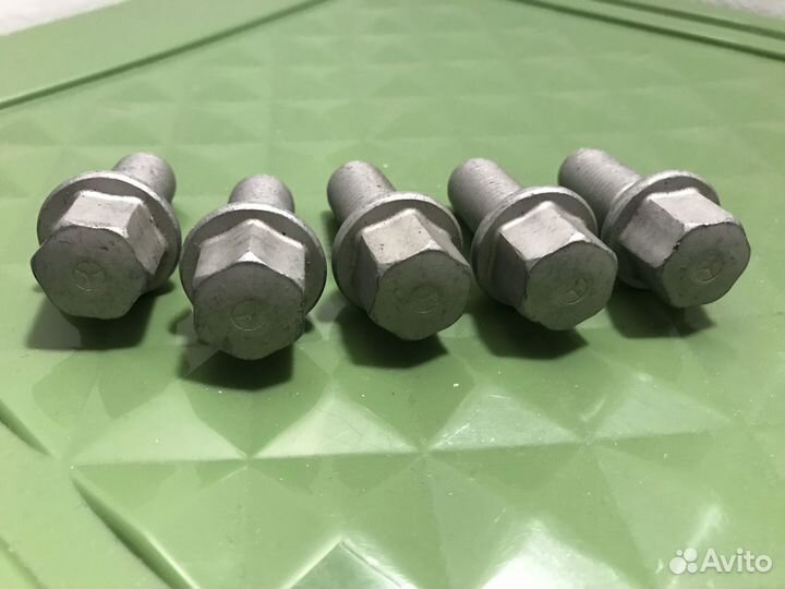 Комплект болтов колесных на Mercedes