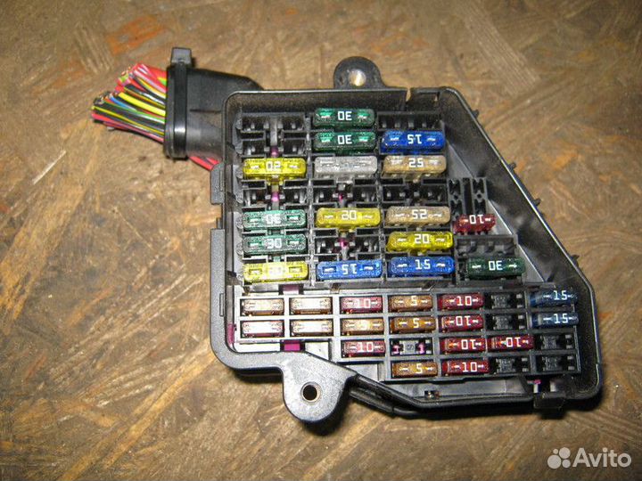 Блок предохранителей Audi A4 B7