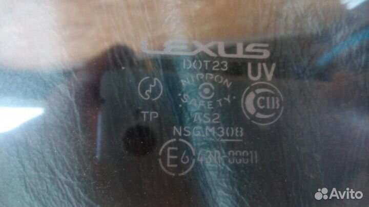 Стекло двери задней левой Lexus IS 200