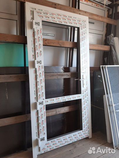 Дверь металопластиковая