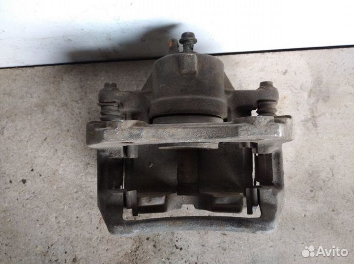 Суппорт передний правый Nissan Primera P12E