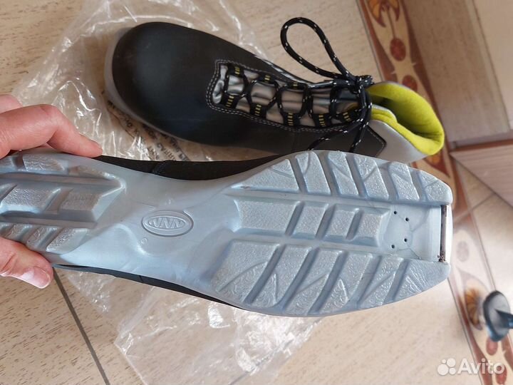 Лыжные ботинки р 39 новые
