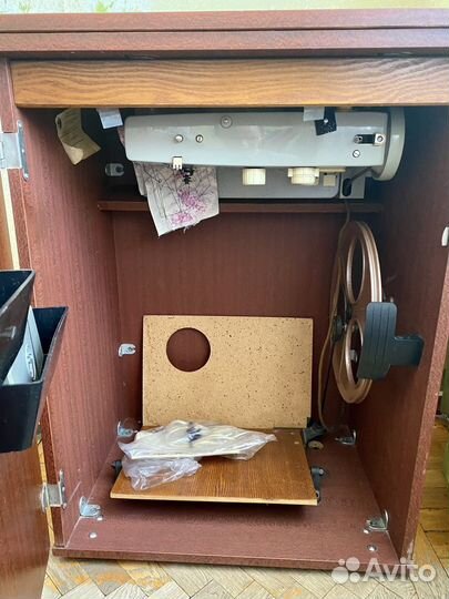 Швейная машина Чайка 142