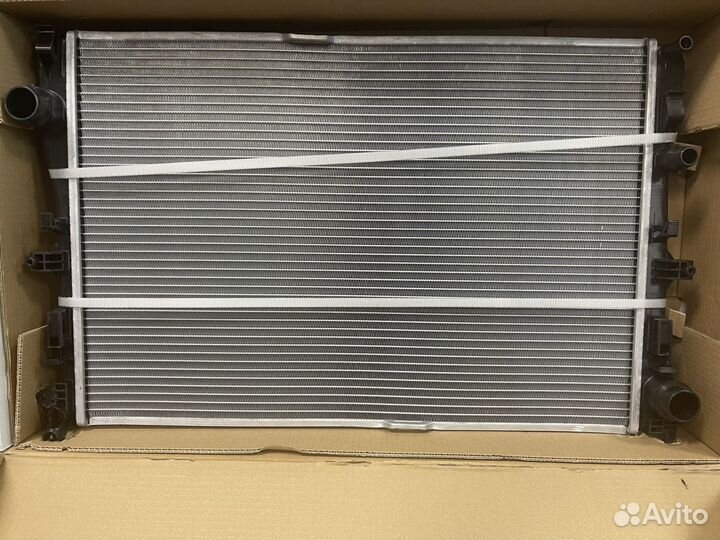 Радиатор Mercedes w213 2.0 литра новый