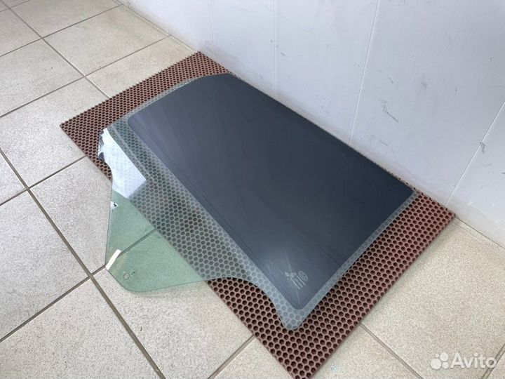 Стекло двери заднее правое LADA X-Ray