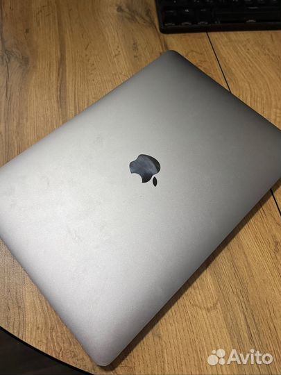 Apple macbook pro 13inch 2017