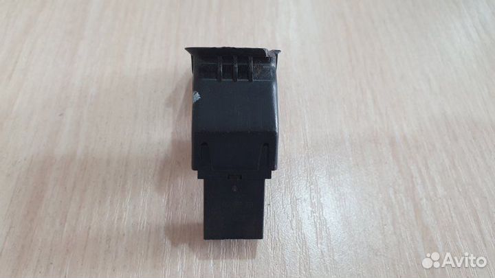 Кнопка открывания багажника Volkswagen Polo 5 cfna