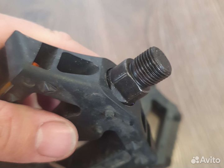 Широкие педали велосипедные пластик