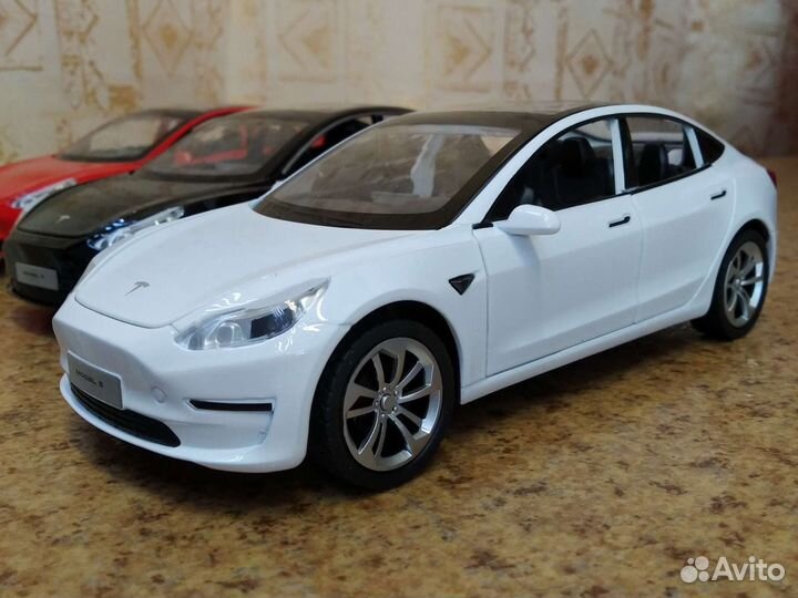 Tesla Model 3 модель автомобиля в масштабе 1:24