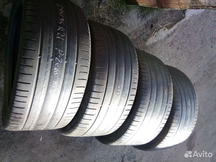 Pirelli P Zero Rosso 295/35 R21