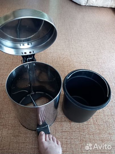 Мусорное ведро металлическое с педалью новое