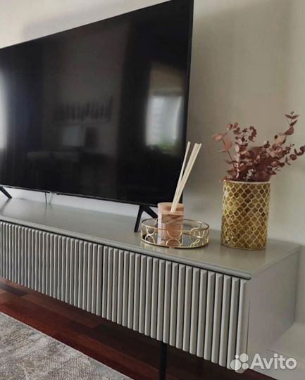 Тумба TV дизайнерская (с дверцами)