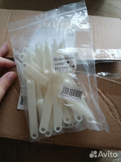 Для маникюра машинка, типсы, лампы и кисти