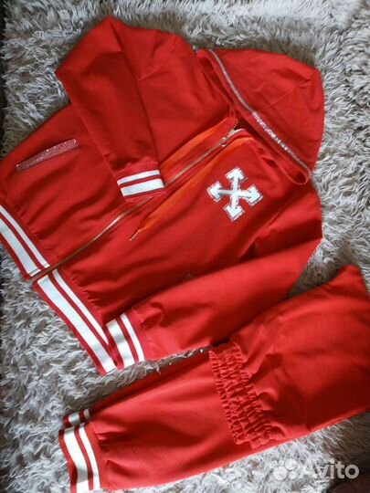 Костюм спортивный