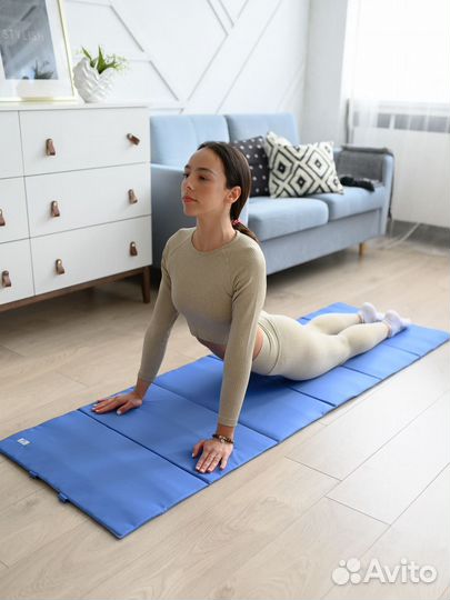 Спортивный коврик складной лавандовый с лямками