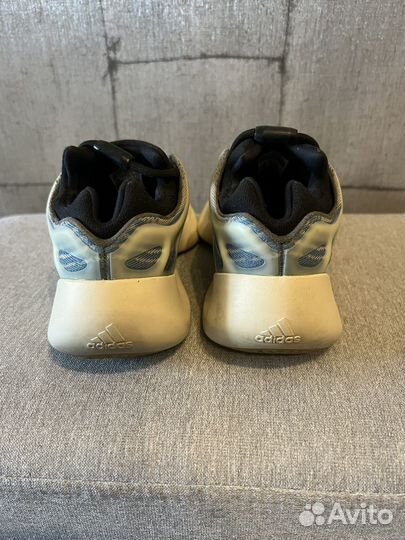 Кроссовки adidas yeezy boost 700