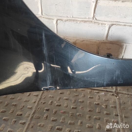 Крыло переднее правое чёрное Toyota Auris E150